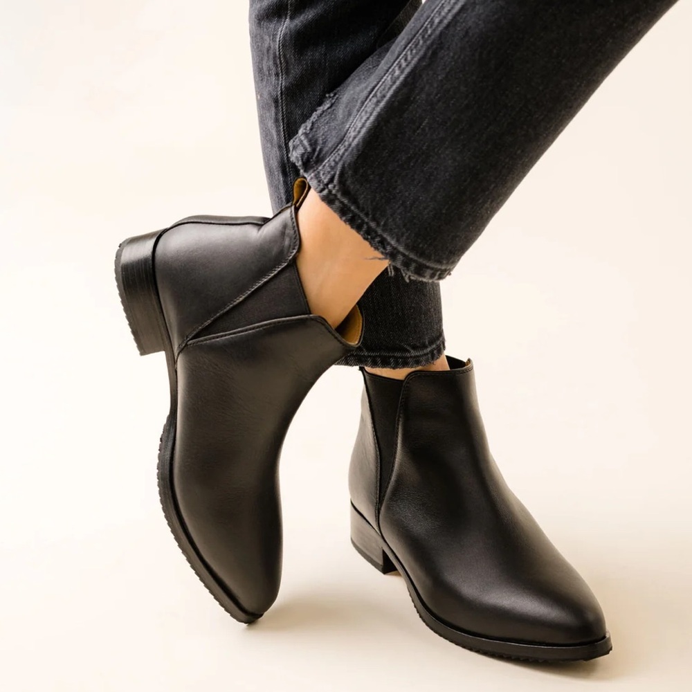NWT Nisolo Eva Everyday Chelsea Boot